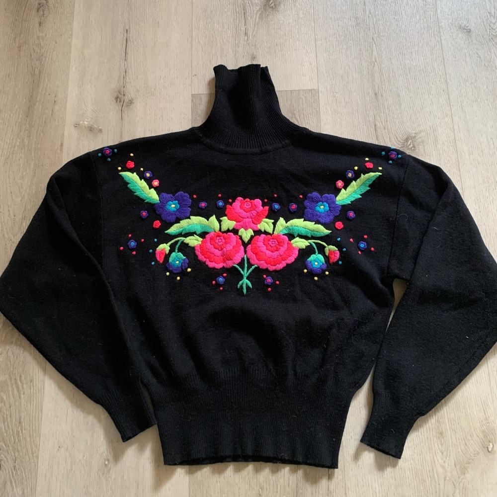 Slalom Vintage‎ Floral Embroidered Turtleneck Sweater Black Wool Blend Small